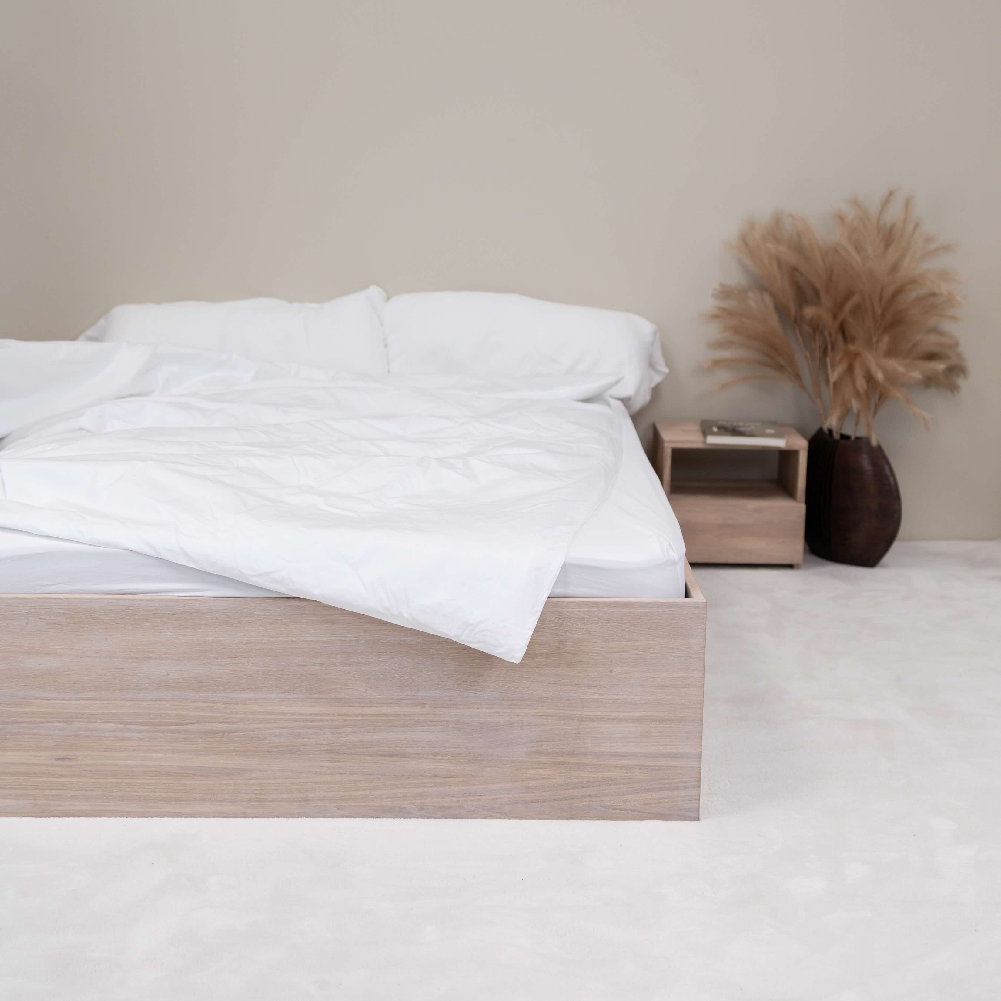 Lit en bois massif de chêne avec rangement style scandinave